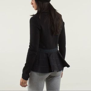 Lululemon Ruffled pullover size 10